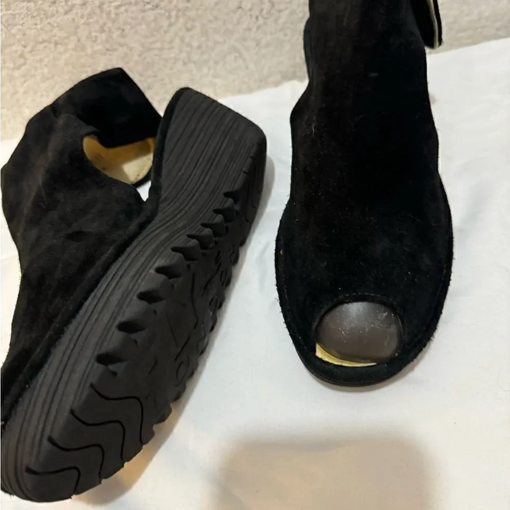 Fly London Yala Perf Suede Open Toe Wedge Sandals 39